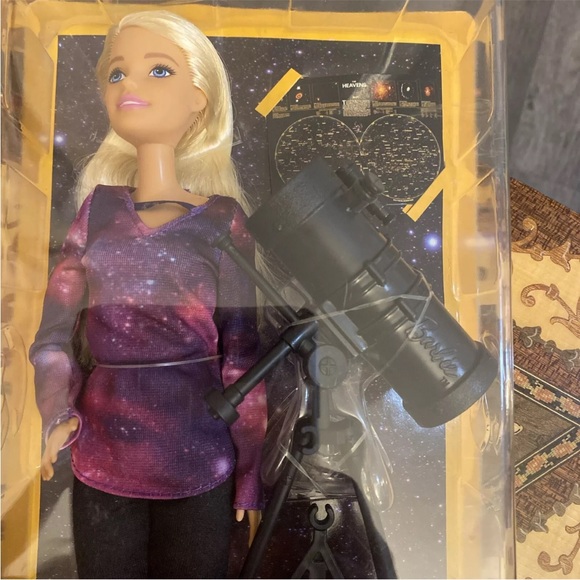 Barbie National Geographic Astrophysicist Doll New! Telescope & Star Map - Picture 3 of 3